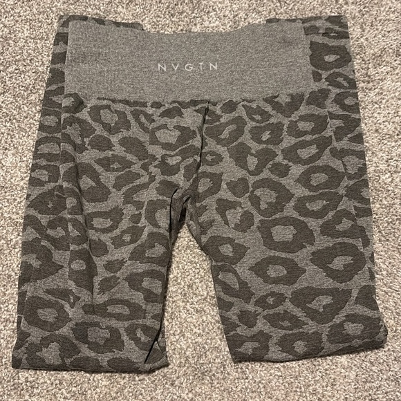 Navigation Gray Leopard Print Leggings - Picture 4 of 4